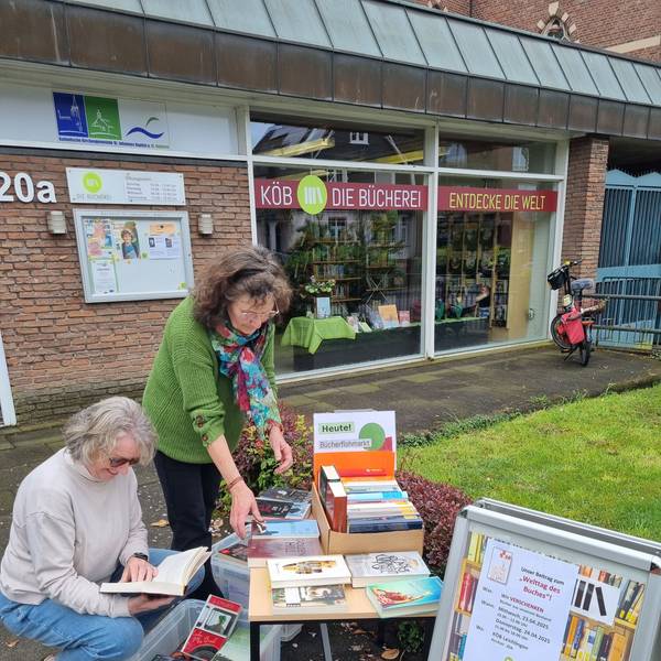 Das Team der katholischen Bücherei in Leichlingen verschenkte Bücher.