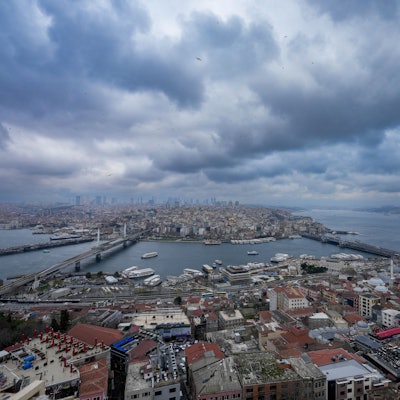 Istanbul: Das Beben ereignete sich um kurz vor 13 Uhr Ortszeit (12 Uhr MESZ) vor dem Küstenort Silivri im Marmara-Meer, wie die Nationale Katastrophenschutzbehörde Afad sowie Innenminister Ali Yerlikaya mitteilten.
