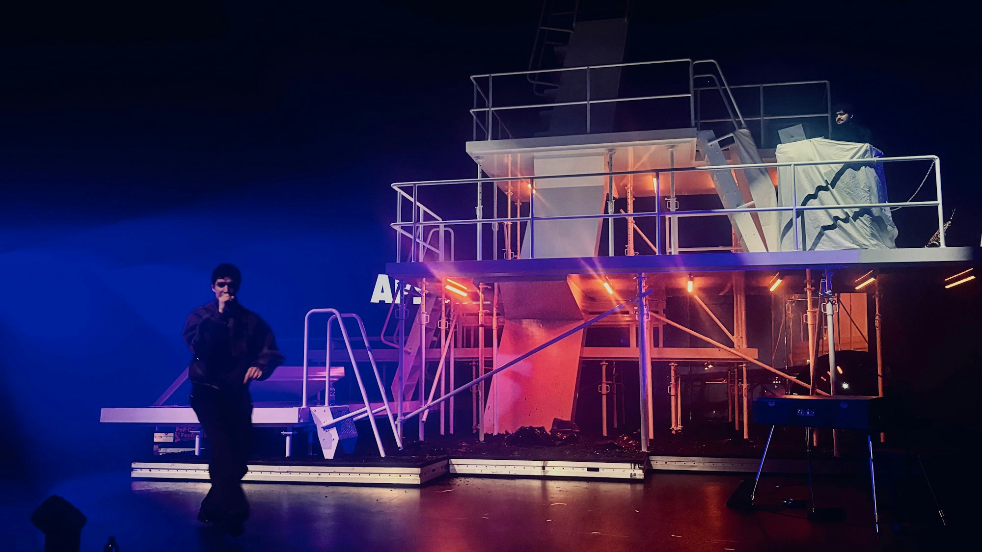 Das Bild zeigt den Rapper Apsilon beim Auftakt zum c/o Pop-Festival 2025.