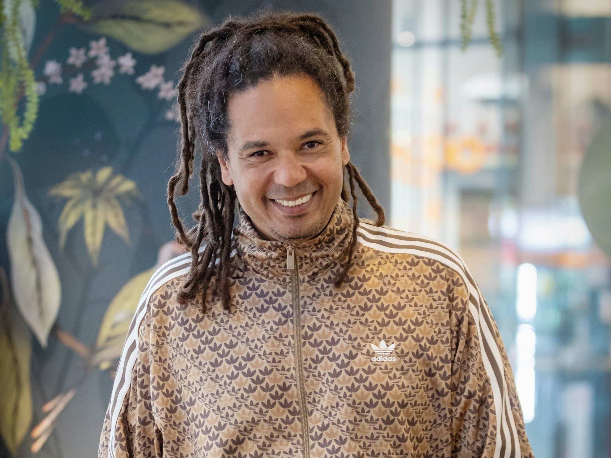 20.04.2025
Köln:
Interview mit dem Sänger Frank Dellé,
a.u. von Seeed.
F