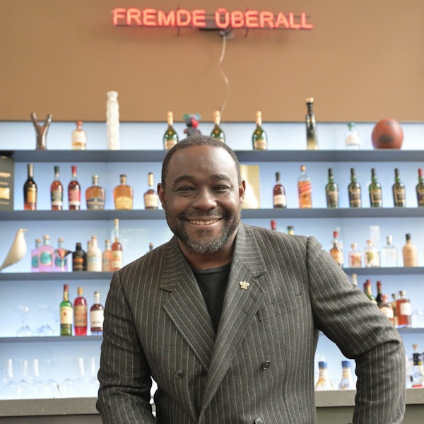 Nelson Müller sitzt in der Diepischrather Mühle.