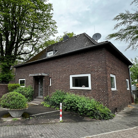 In dieses Haus an der Realschule am Stadtpark soll wieder ein Hausmeister einziehen, aber nicht jede Schule hat eine Hausmeisterwohnung.