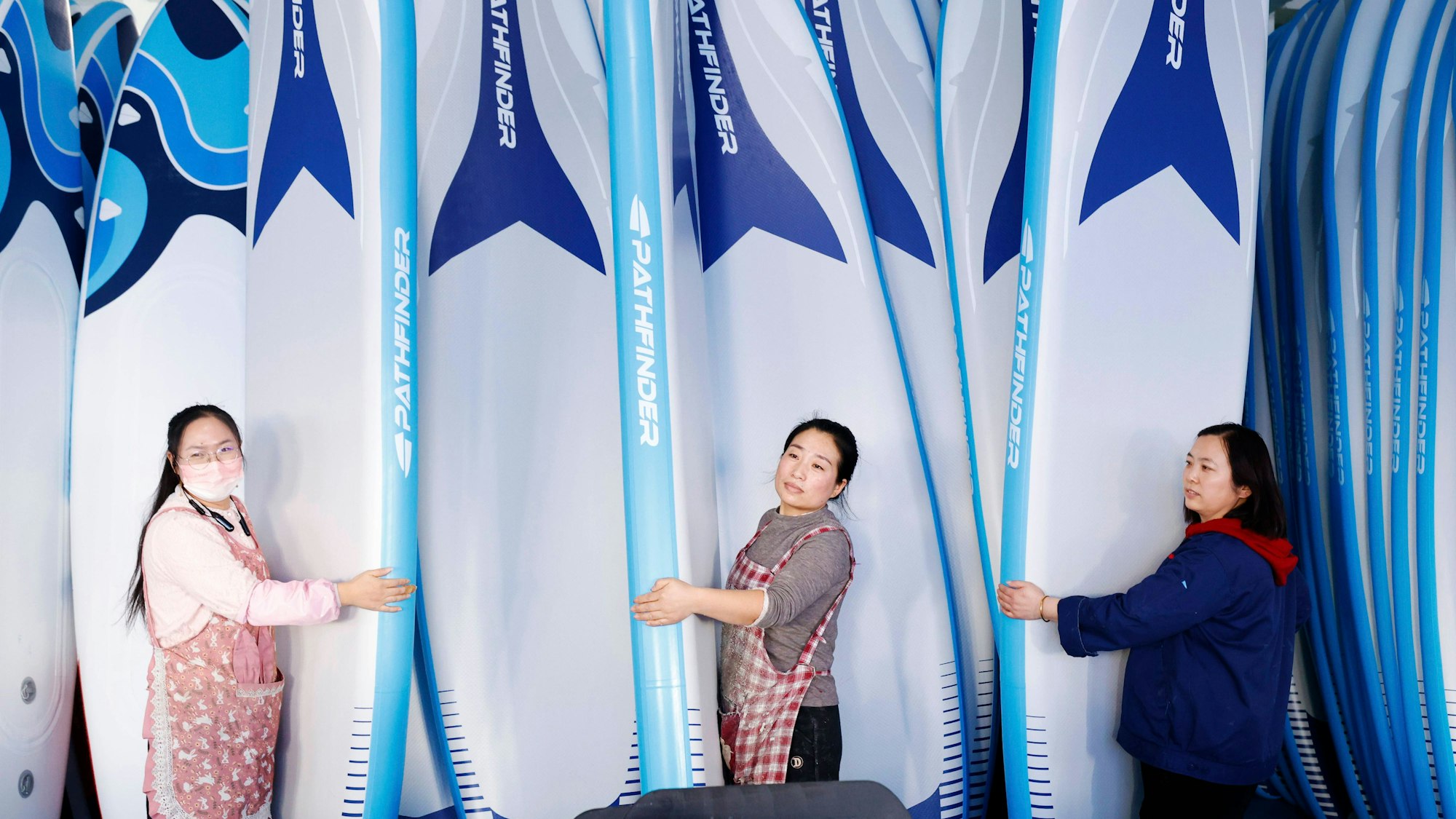 SUQIAN, CHINA - DECEMBER 14: Workers make surfboards for export at a factory on December 14, 2024 in Suqian, Jiangsu Province of China. PUBLICATIONxNOTxINxCHN Copyright: xVCGx 111536703429