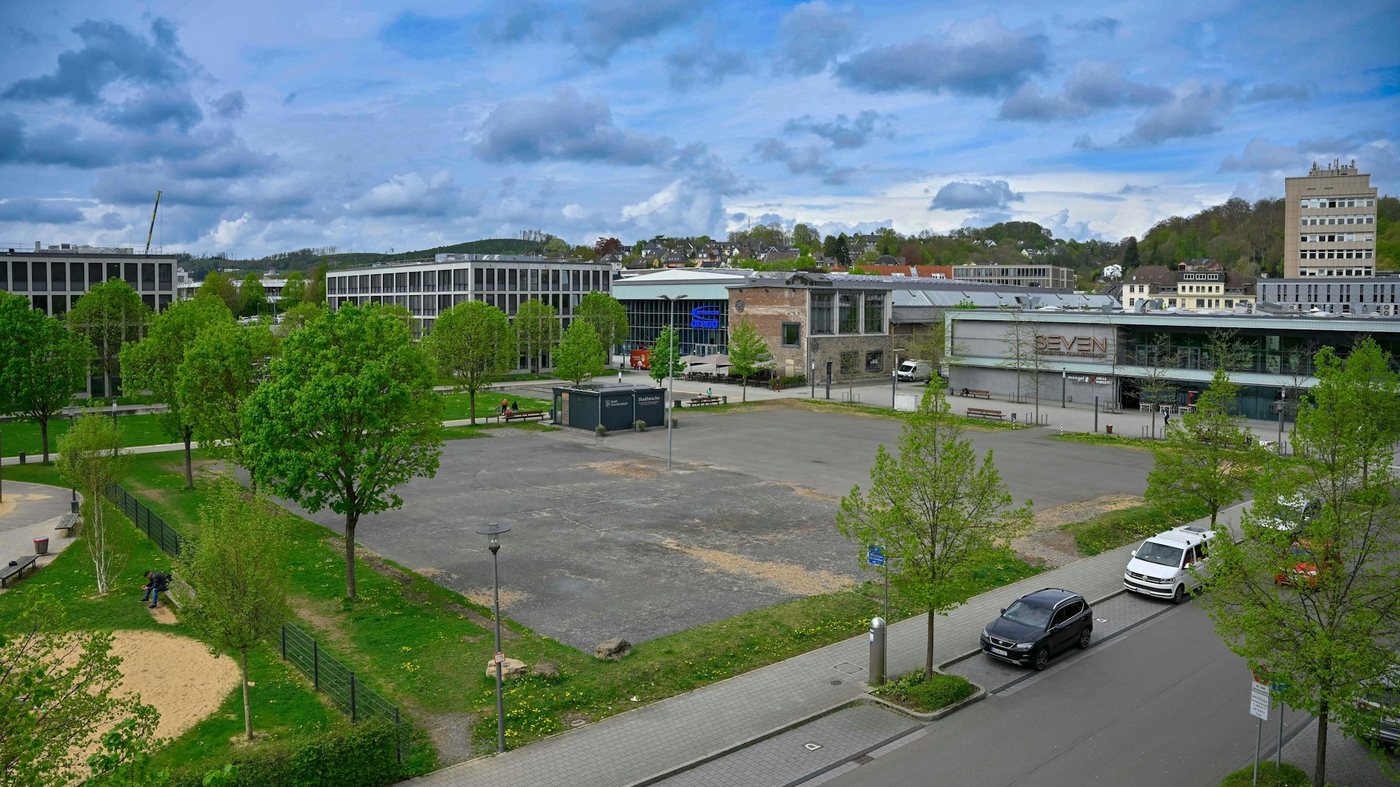 Blick auf den Festplatz südlich des Kinos in Gummersbach.