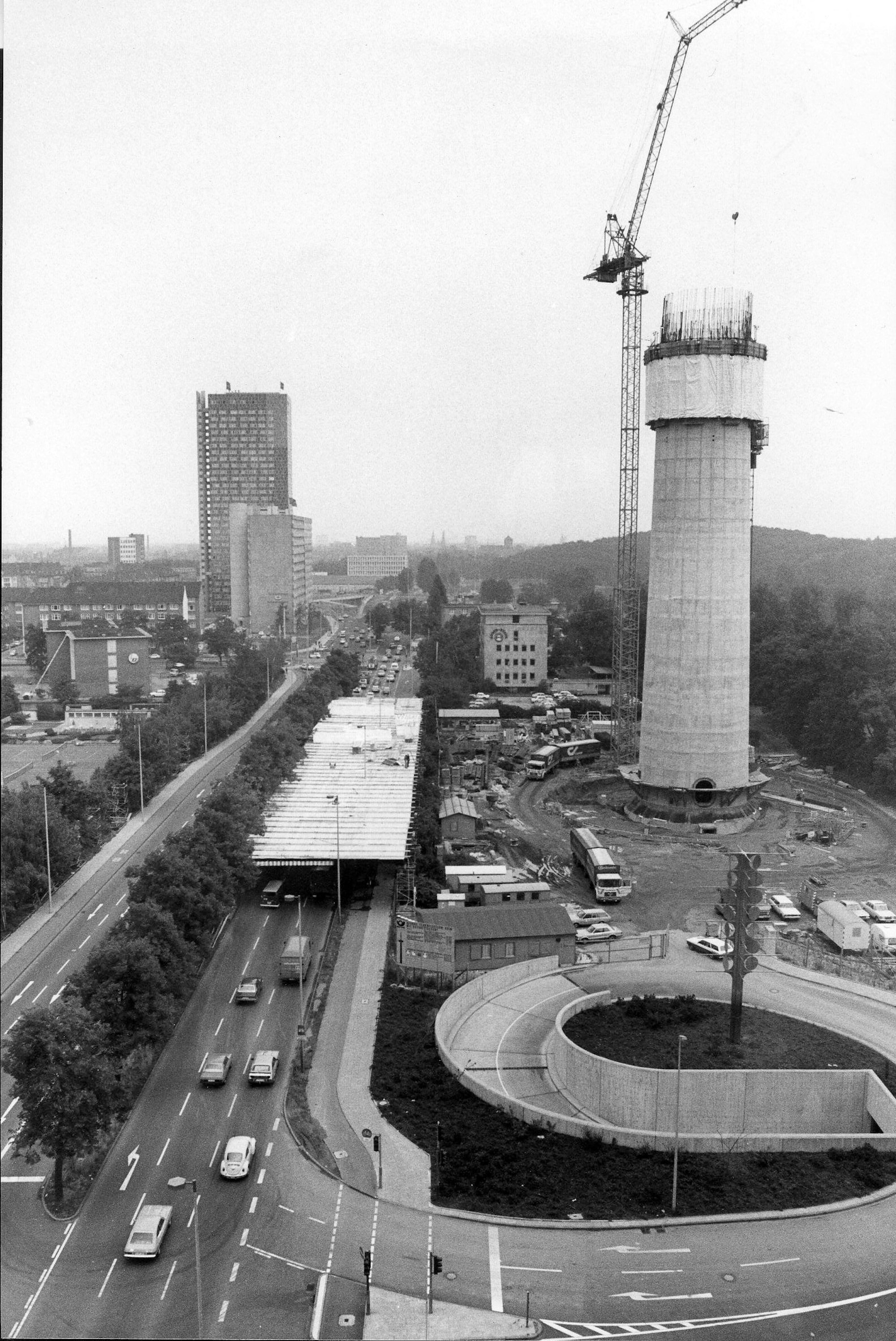 Der Fernsehturm Colonius im Bau.