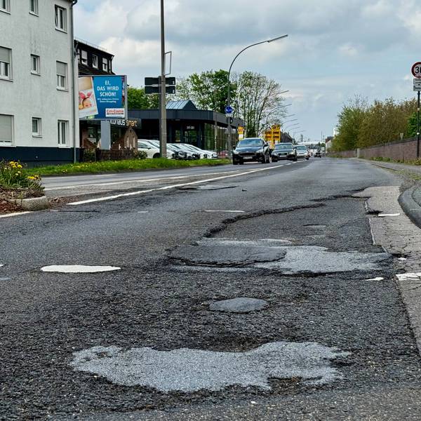Schlechter Fahrbahnzustand der Bundesstraße 9.