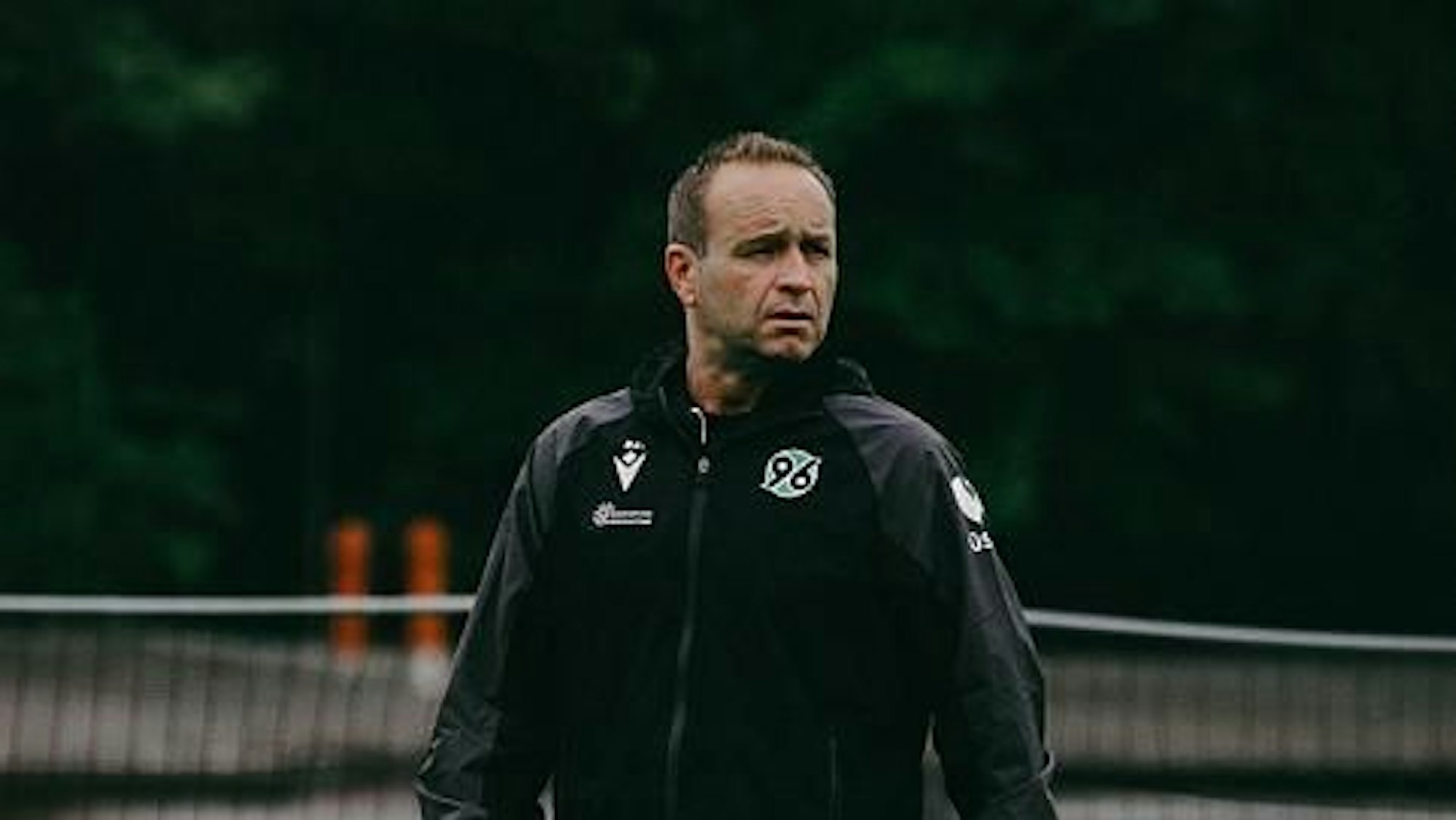 Dirk Lottner, früherer Kapitän des 1. FC Köln, leitet am Donnerstag das Training der Profis von Hannover 96.