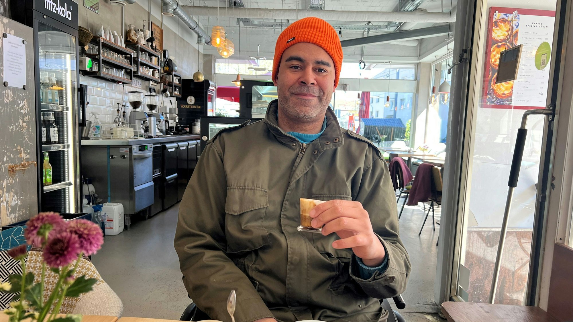 Ray Baafi sitzt seit seinem Schwimmbad-Unfall im Jahr 2019 im Rollstuhl.