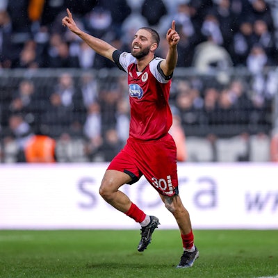 21.12.2024, Fußball, FC Viktoria Köln SV Sandhausen, 3.Liga, Sportpark Höhenberg, Saison 2024 2025: Torjubel durch Serhat-Semih Güler Viktoria Köln 30 nach dem Tor zum 2:0. DFB regulations prohibit any use of photographs as image sequences and or quasi-video. Nordrhein-Westfalen Deutschland *** 21 12 2024, Football, FC Viktoria Köln SV Sandhausen, 3 Liga, Sportpark Höhenberg, Saison 2024 2025 Torjubel durch Serhat Semih Güler Viktoria Köln 30 nach dem Tor zum 2 0 DFB regulations prohibit any use of photographs as image sequences and or quasi video Nordrhein Westfalen Germany
