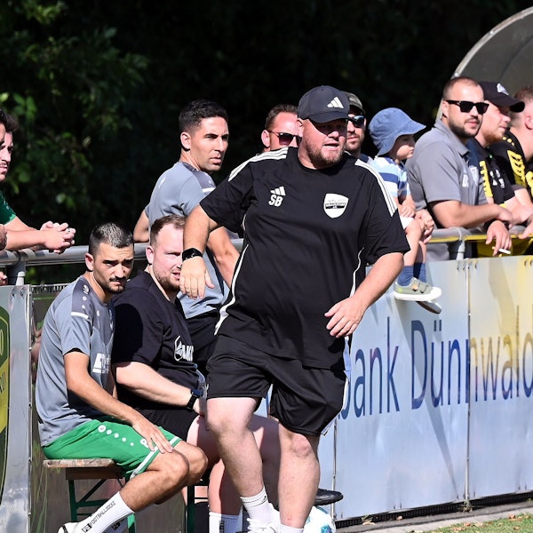 25.08.2024, Fussball-Köln Flittard-SV Schlebusch
TR: Sven Bellighausen (Flittard)
Foto: Uli Herhaus