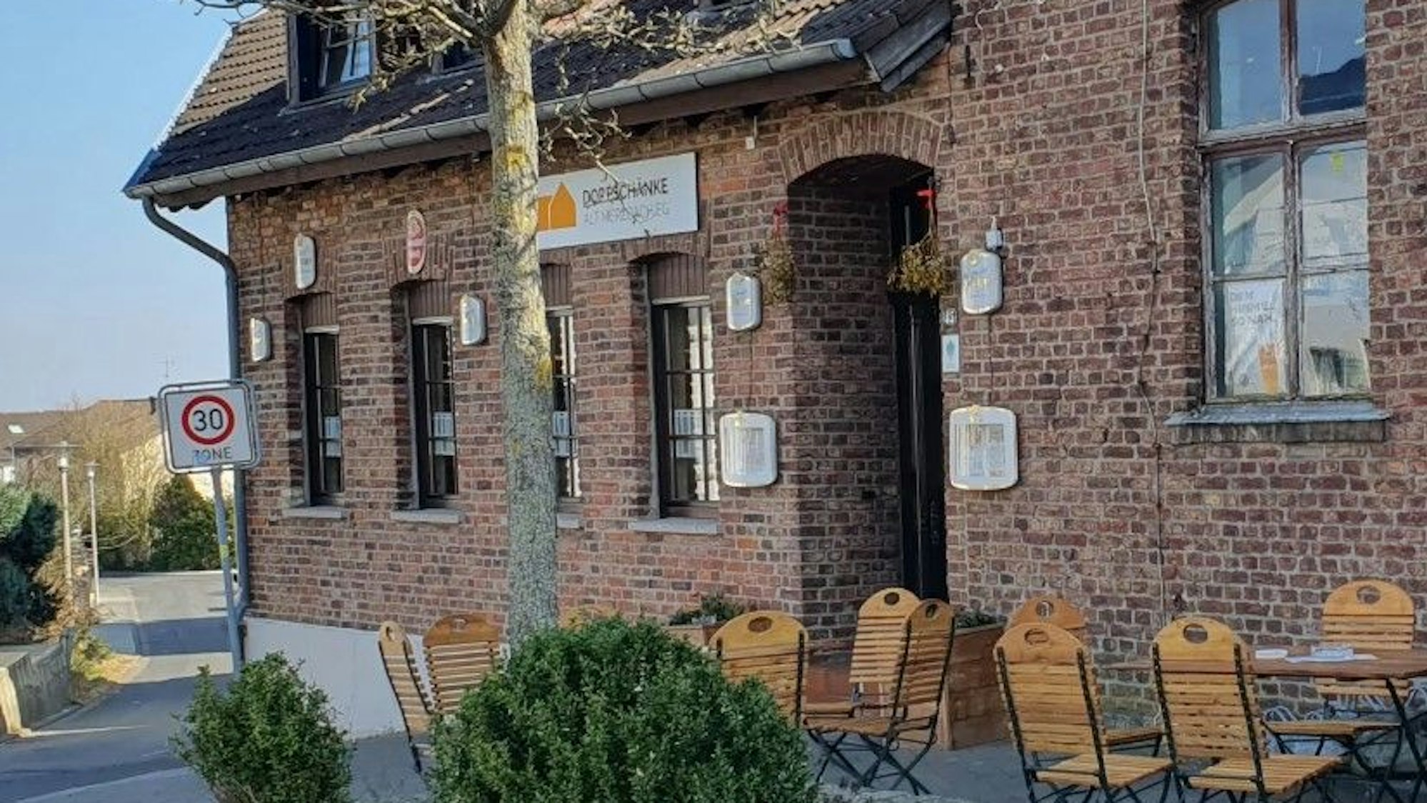 Die Dorfschänke „Alt-Merzbach“ wird von einer Genossenschaft betrieben.