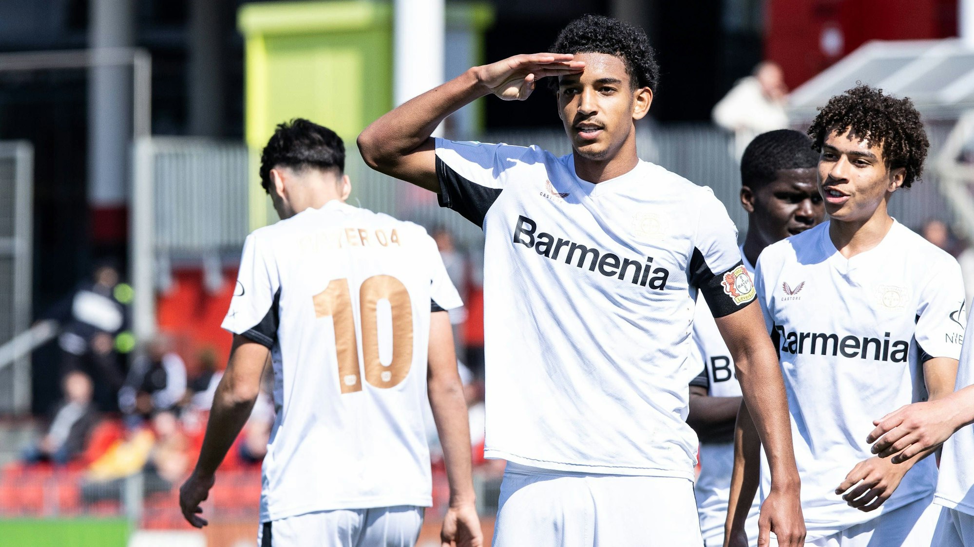 A-Junioren Bundesliga U19: Bayer 04 Leverkusen U19 - Eintracht Frankfurt U19 Ulrich-Haberland-Stadion, Leverkusen 09.04.2025 Bayer 04 Leverkusen U19 bejubeln das Tor, 1:0 durch Francis Onyeka Bayer 04 Leverkusen U19, 20 A-Junioren Bundesliga U19 DFB-Nachwuchsliga - Hauptrunde Liga A Gruppe C 2024/25: Bayer 04 Leverkusen U19 - Eintracht Frankfurt U19 Ulrich-Haberland-Stadion, Leverkusen 09.04.2025 DFB regulations prohibit any use of photographs as image sequences and/or quasi video. *** A Junioren Bundesliga U19 Bayer 04 Leverkusen U19 Eintracht Frankfurt U19 Ulrich Haberland Stadion, Leverkusen 09 04 2025 Bayer 04 Leverkusen U19 celebrate the goal, 1 0 by Francis Onyeka Bayer 04 Leverkusen U19, 20 A Junioren Bundesliga U19 DFB Nachwuchsliga Hauptrunde Liga A Gruppe C 2024 25 Bayer 04 Leverkusen U19 Eintracht Frankfurt U19 Ulrich Haberland Stadion, Leverkusen 09 04 2025 DFB regulations prohibit any use of photographs as image sequences and or quasi video Copyright: xBEAUTIFULxSPORTS/Buriakovx