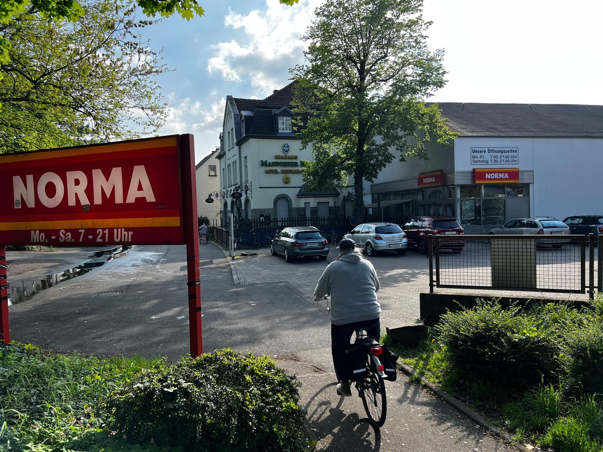 Der Norma-Supermarkt an der Manforter Straße/Konrad-Adenauer-Platz