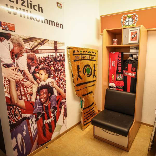 Erinnerung zum Anfassen: Ein Spind aus der Spielerkabine ziert den Eingang des Fanprojekts.