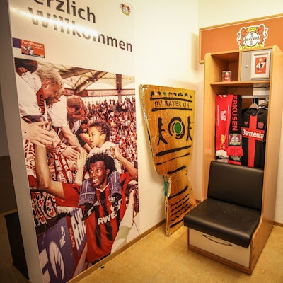 Erinnerung zum Anfassen: Ein Spind aus der Spielerkabine ziert den Eingang des Fanprojekts.