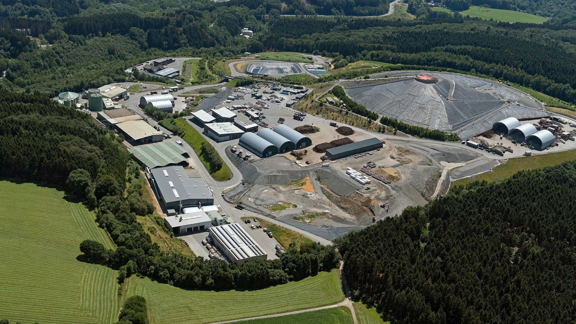 Die Bergische Ressourcenschmiede soll auf dem Gelände von :metabolon umgesetzt werden und Forschung sowie Wissensvermittlung im Bereich innovative Stoffkreisläufe und Ressourcenverwertung ermöglichen.