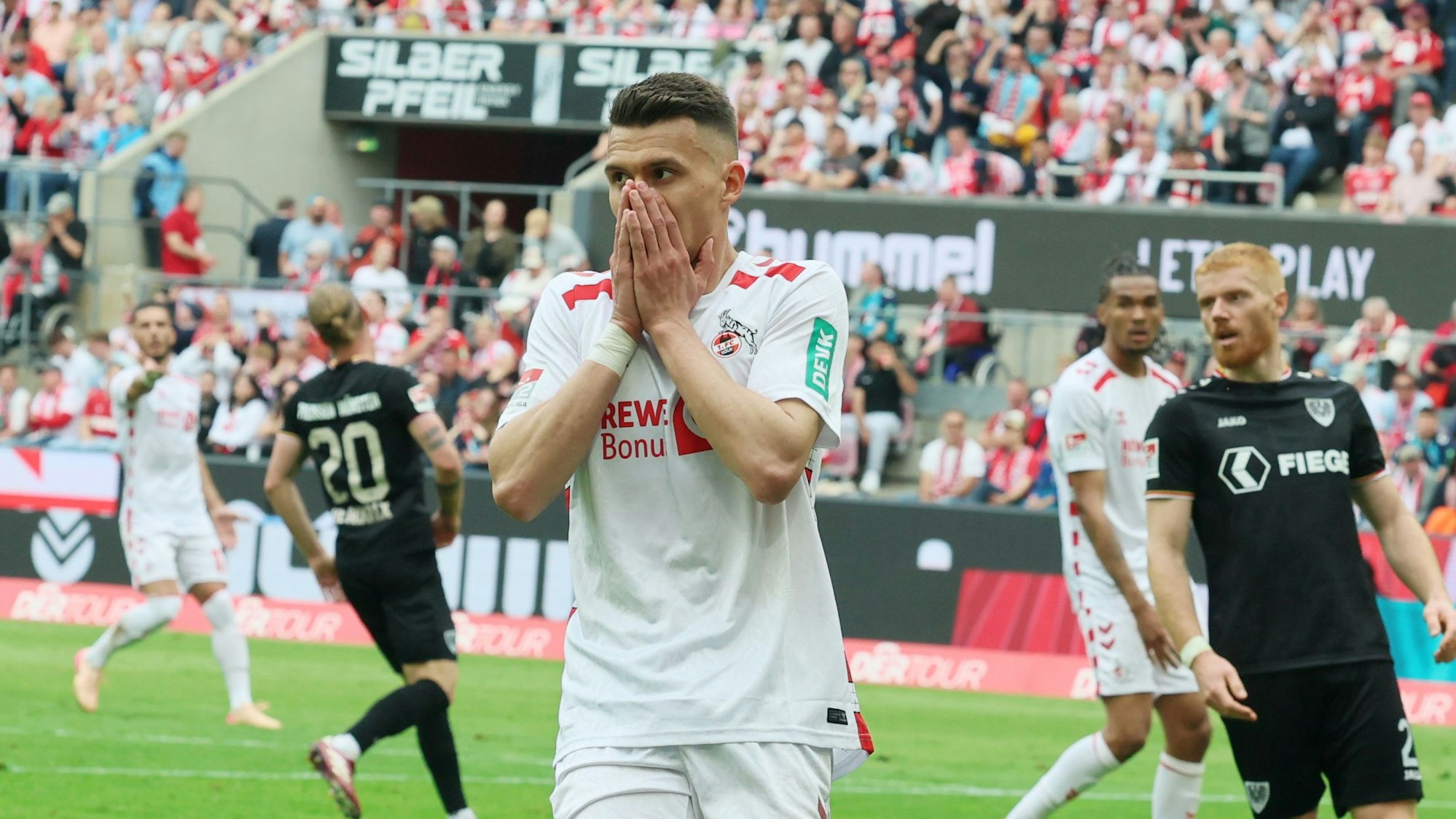 1. FC Köln vs. Preußen Münster, 30. Spieltag, 20.04.2025, 13.30 Uhr, Dejan Ljubicic (1. FC Köln), Bild: Herbert Bucco