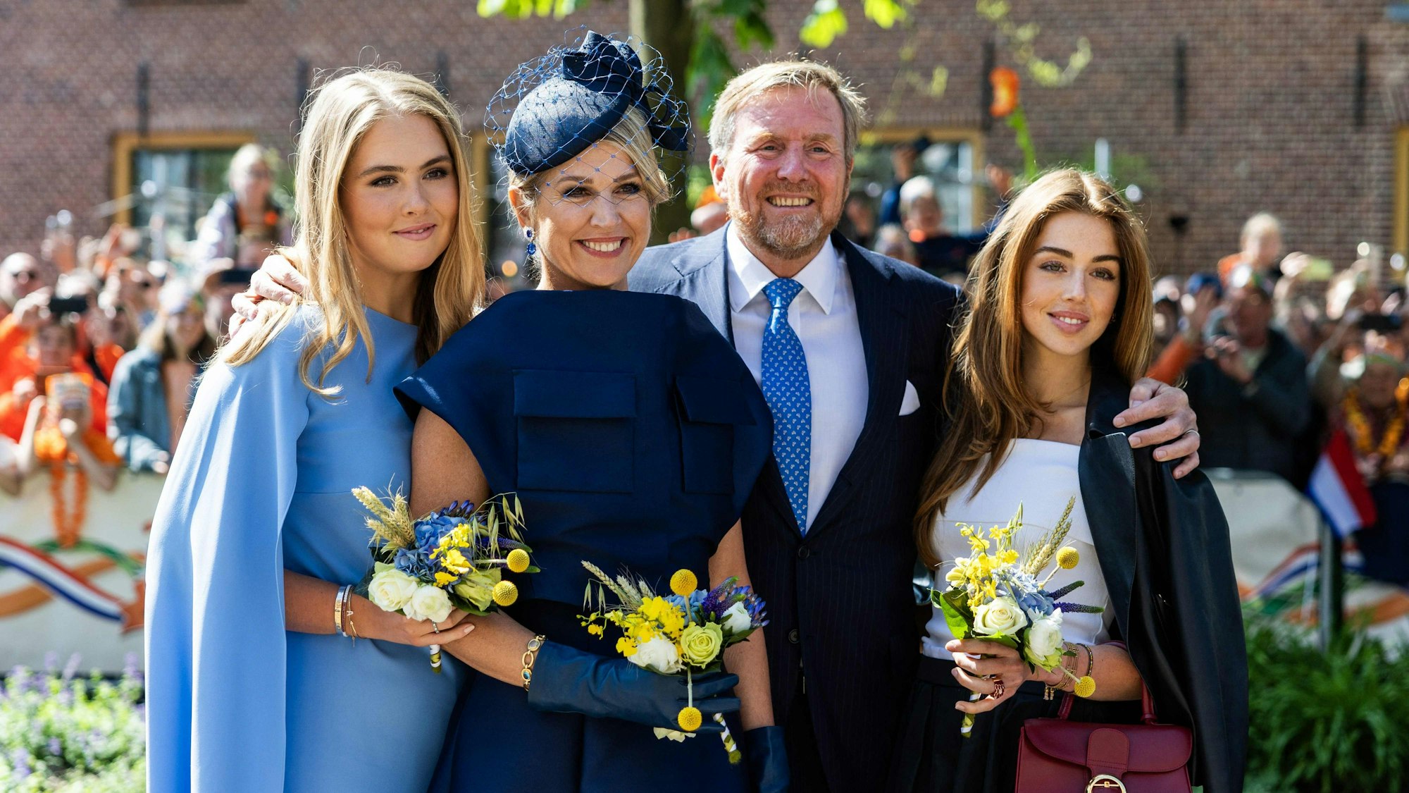 Kronprinzessin Amalia, Königin Maxima, König Willem-Alexander und Prinzessin Alexia posieren für ein Foto während der Feierlichkeiten zum Königstag in Doetinchem.