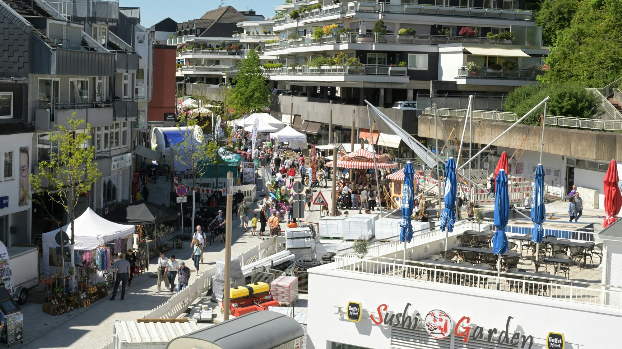 Verkaufsstände reihen sich aneinander.