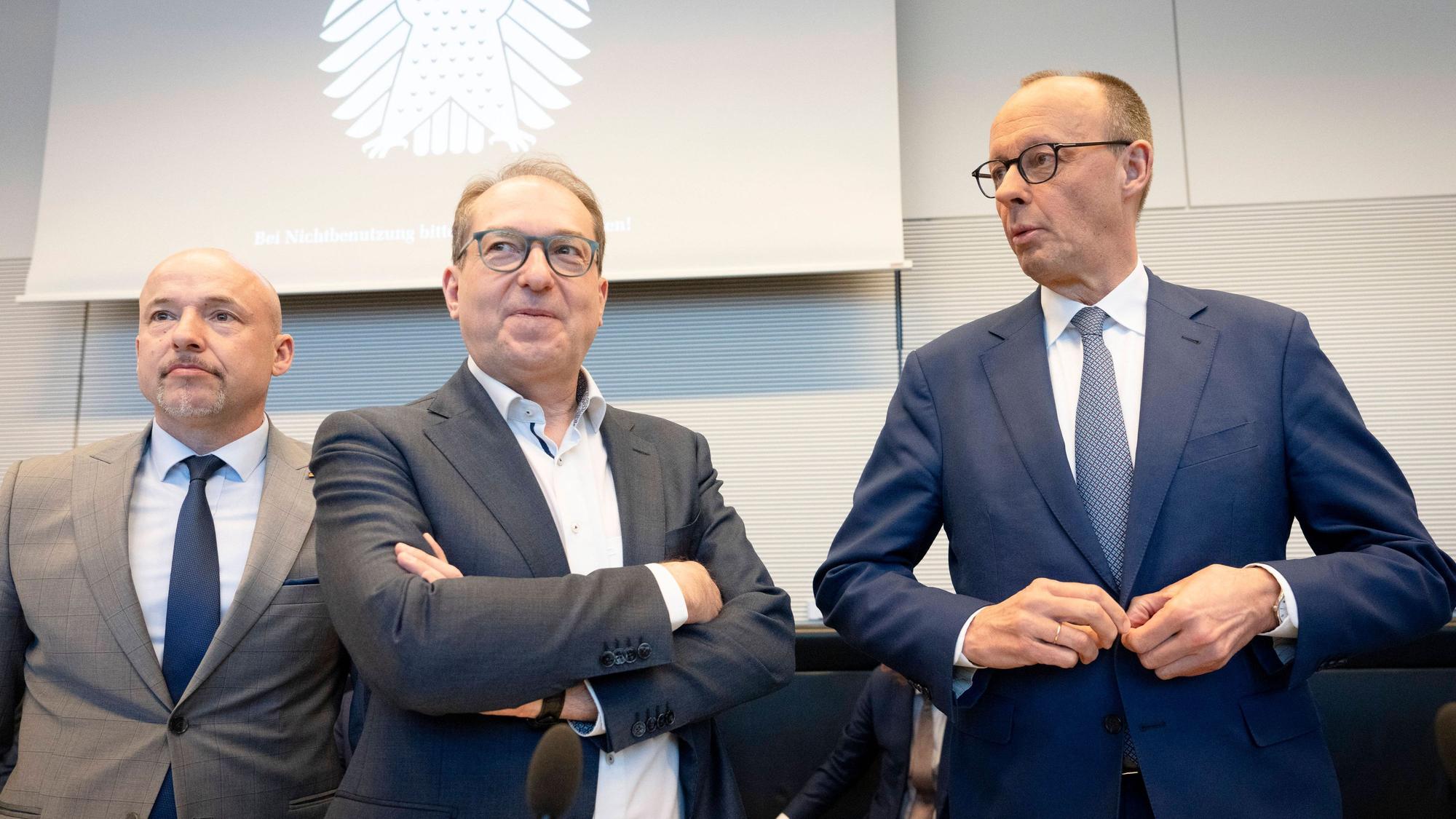 CDU/CSU, Friedrich Merz, Alexander Dobrindt, Alexander Hoffmann Bundestagsfraktion, CDU/CSU, Vorsitzender, CDU, Friedrich Merz, Vorsitzender, CSU, Bundestag, Alexander Dobrindt, Alexander Hoffmann Berlin Berlin GER *** CDU CSU, Friedrich Merz, Alexander Dobrindt, Alexander Hoffmann Bundestag parliamentary group, CDU CSU, Chairman, CDU, Friedrich Merz, Chairman, CSU, Bundestag, Alexander Dobrindt, Alexander Hoffmann Berlin Berlin GER