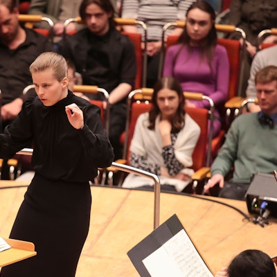 27.04.2025, Köln:Tabita Berglund (Dirigentin) und das Gürzenich Orchester.Foto:Dirk Borm