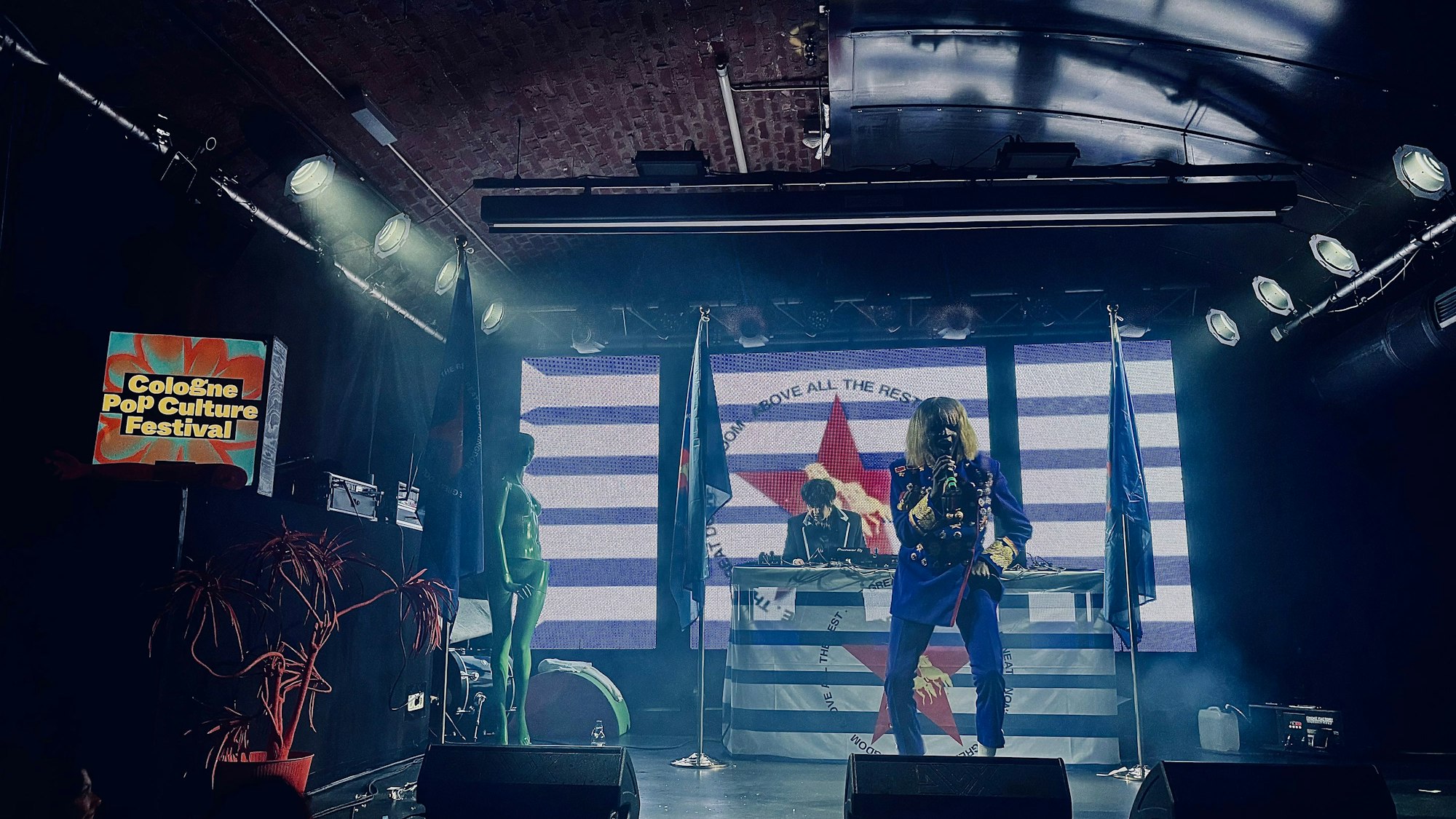 Der kenianische Künstler Kabeaushé riss den Club Bahnhof Ehrenfeld bei seinem Auftritt sprichwörtlich ab.