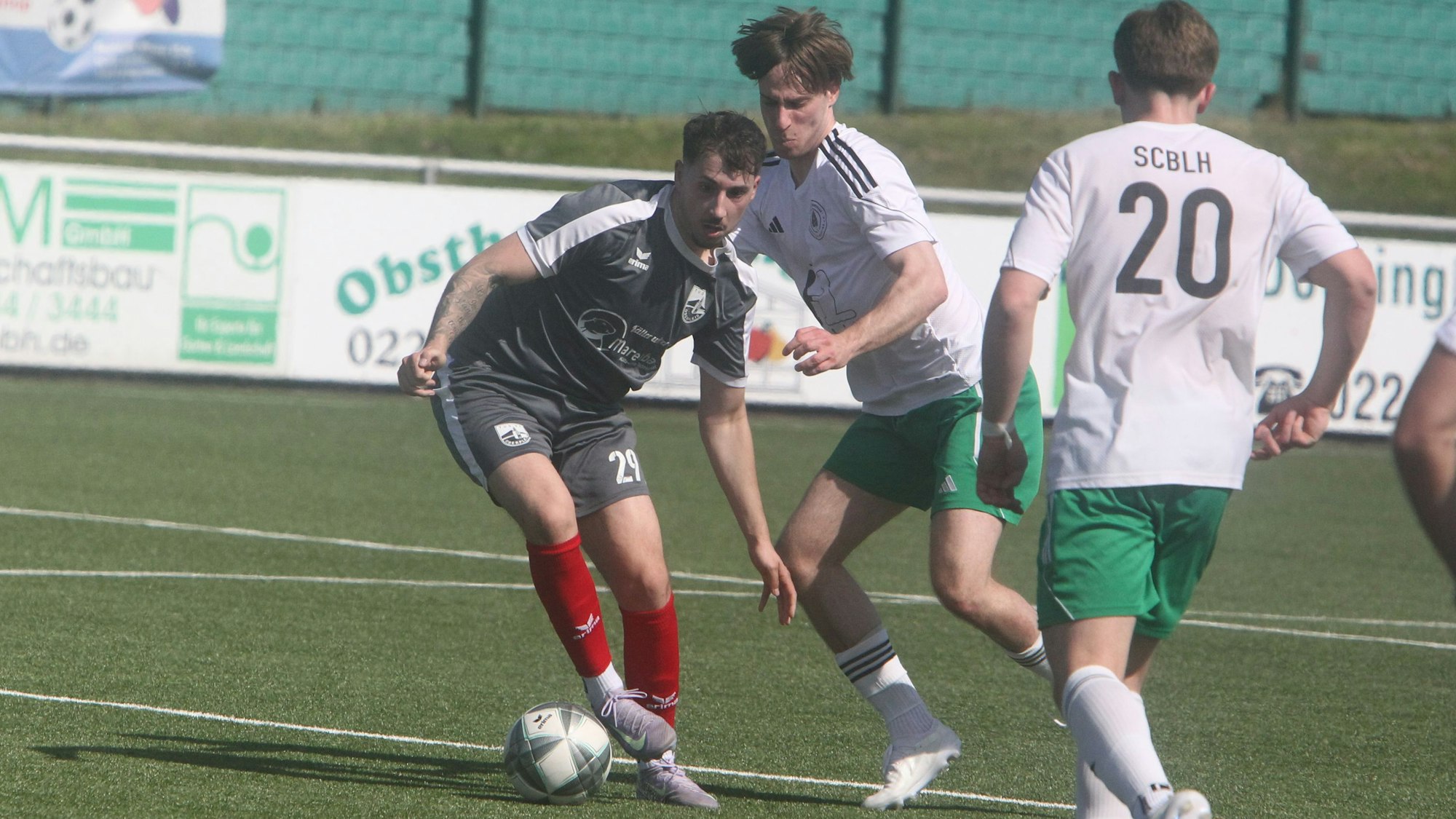 Justin Kürten (am Ball)