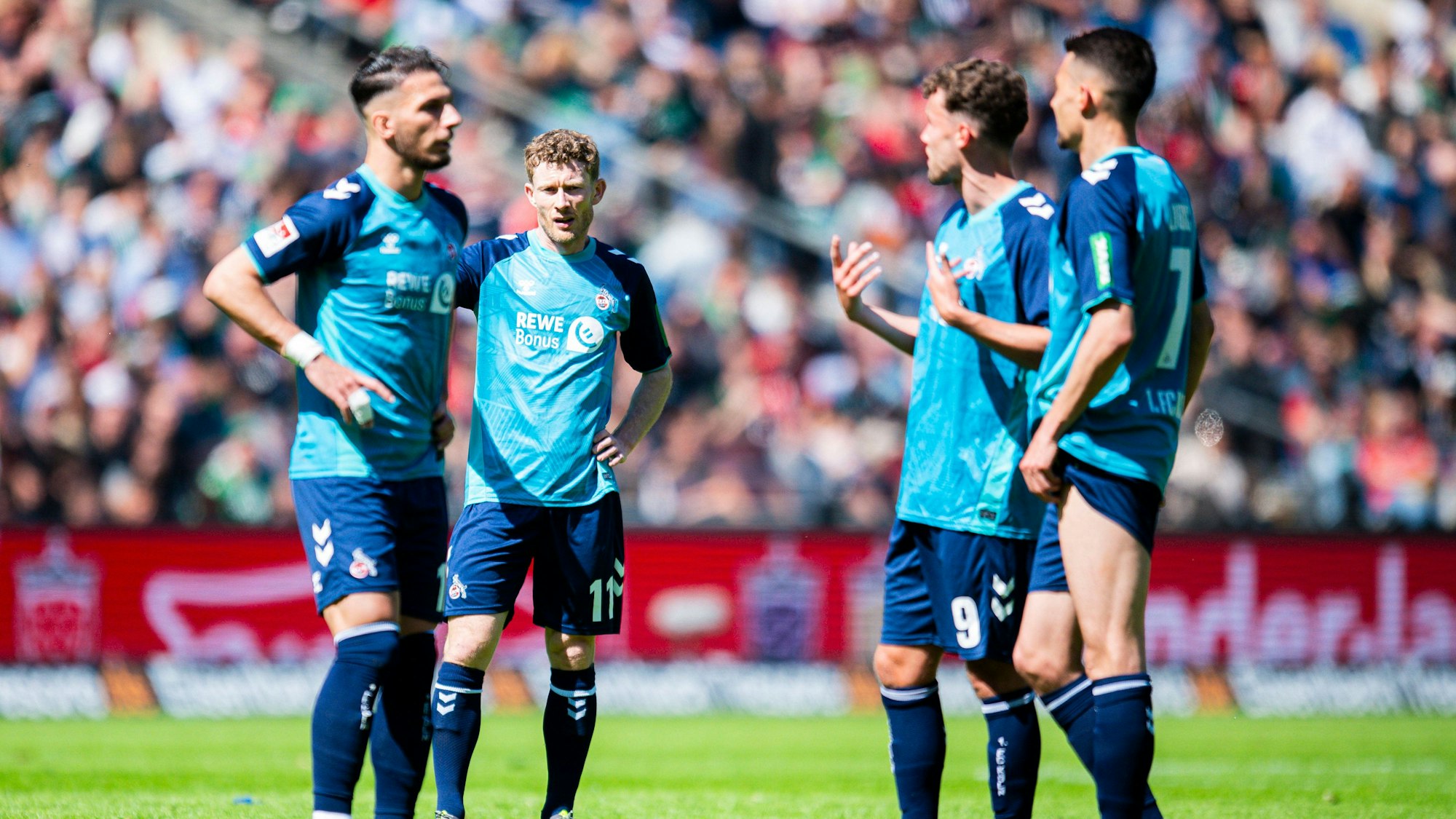 27.04.2025 - Fußball, 2024/2025, 2. Bundesliga, 31. Spieltag, Hannover 96 - 1. FC Köln: L-R Leart Pacarada Köln, Florian Kainz Köln, Luca Waldschmidt Köln, Dejan Ljubicic Köln DFL REGULATIONS PROHIBIT ANY USE OF PHOTOGRAPHS AS IMAGE SEQUENCES AND/OR QUASI-VIDEO. Hannover Niedersachsen Deutschland Heinz von Heiden Arena *** 27 04 2025 Soccer, 2024 2025, 2 Bundesliga, Matchday 31, Hannover 96 1 FC Köln L R Leart Pacarada Köln , Florian Kainz Köln , Luca Waldschmidt Köln , Dejan Ljubicic Köln DFL REGULATIONS PROHIBIT ANY USE OF PHOTOGRAPHS AS IMAGE SEQUENCES AND OR QUASI VIDEO Hannover Niedersachsen Germany Heinz von Heiden Arena