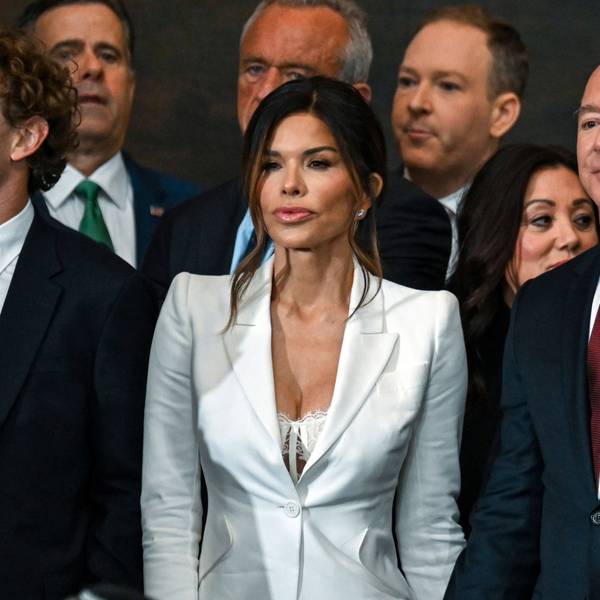 20.01.2025, USA, Washington: Gäste darunter Mark Zuckerberg (l-r), Lauren Sanchez, Jeff Bezos, nehmen an der Amtseinführung des Präsidenten in der Rotunde des US-Kapitols in Washington teil. Foto: Kenny Holston/Pool The New York Times/AP/dpa +++ dpa-Bildfunk +++