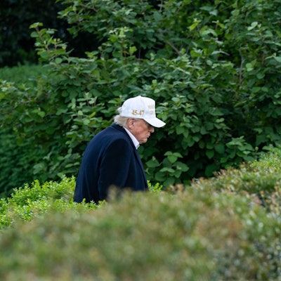 US President Donald Trump walks toward the White House in Washington, DC, on April 27, 2025. Trump is returning to Washington after attending the funeral of Pope Francis and spending part of the weekend at his Bedminster resort. (Photo by Annabelle GORDON / AFP)