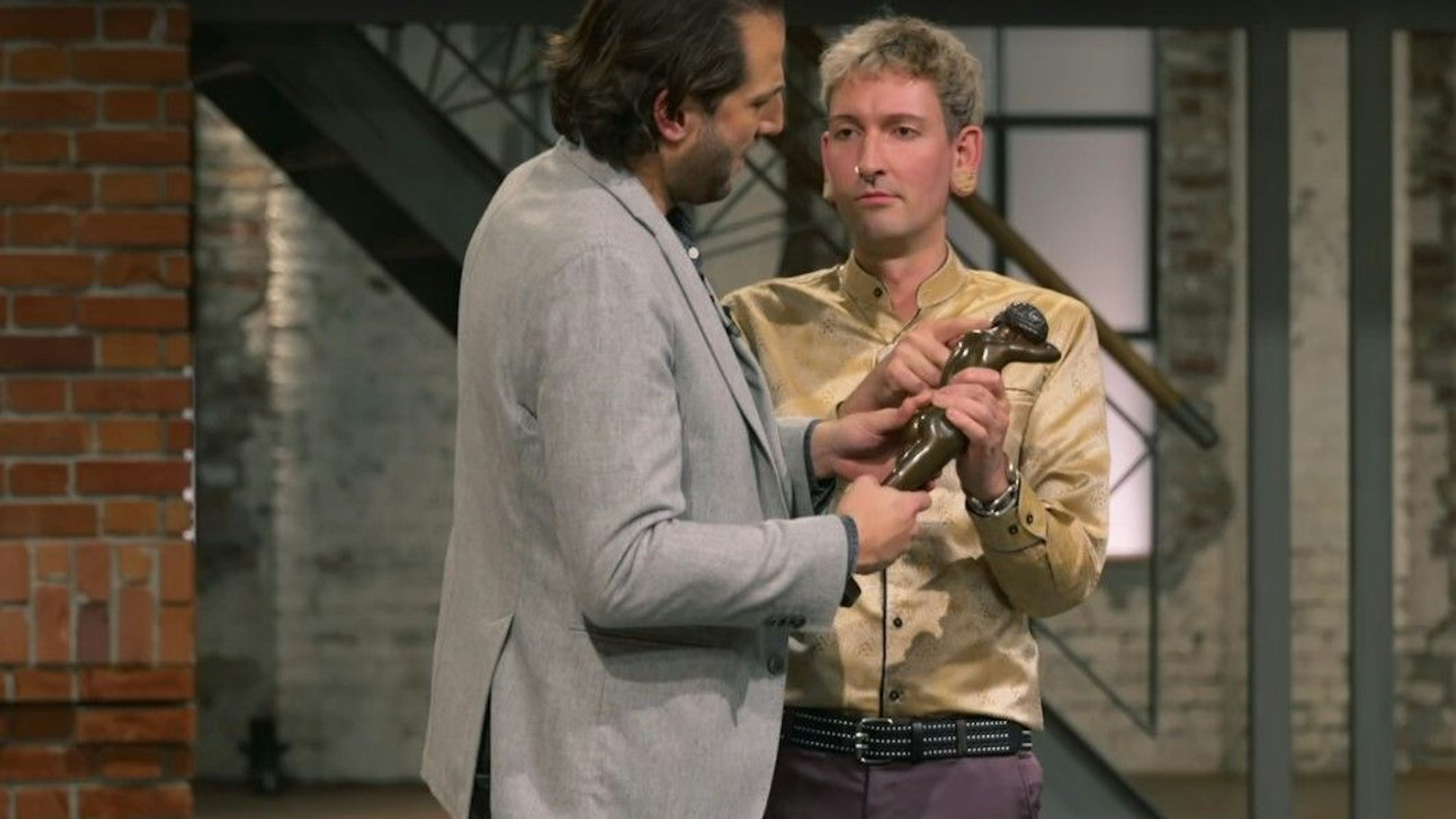 Fabian Kahl wollte die Statuette auch unbedingt halten.