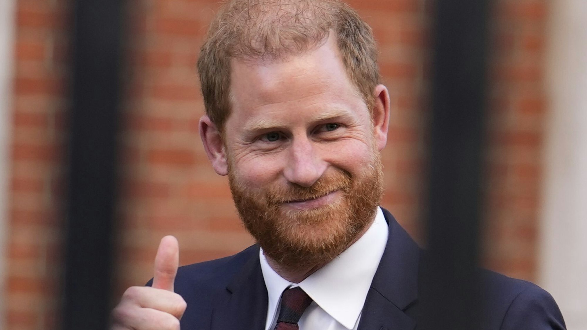 Prinz Harry verlässt den Royal Courts of Justice im Zentrum Londons.