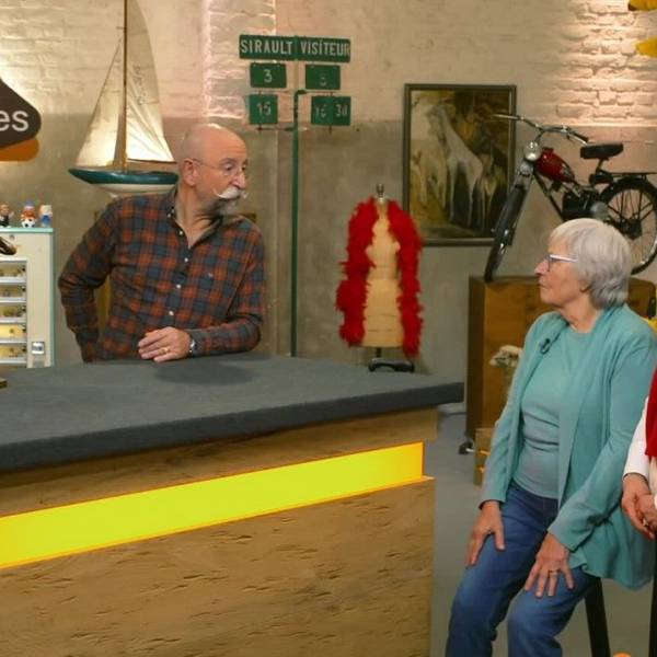Seniorin Helga Treytl aus Rösrath mit ihrer Tochter (v.r.) bei Horst Lichter und Bianca Berding bei „Bares für Rares“.