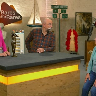 Seniorin Helga Treytl aus Rösrath mit ihrer Tochter (v.r.) bei Horst Lichter und Bianca Berding bei „Bares für Rares“.