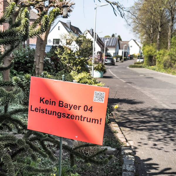 Monheim: Protest der Anwohner. Auf diese Felder will Bayer 04 sein Trainingszentrum / Trainingscampus an der Alfred Nobel Straße bauen.