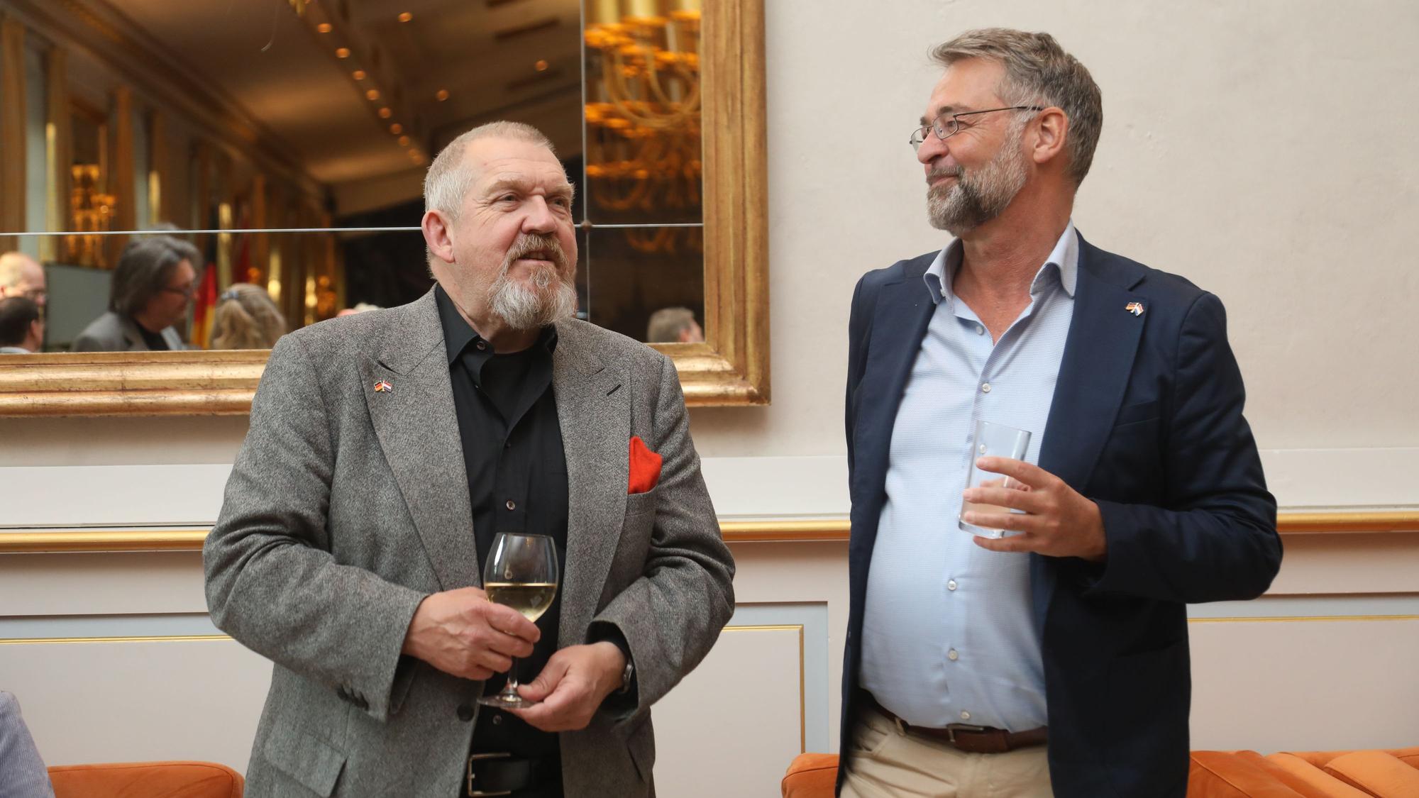 Das Bild zeigt Dietmar Bär in der Wolkenburg.