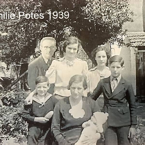 Das Schwarz-Weiß-Foto zeigt Familie Potes 1939.