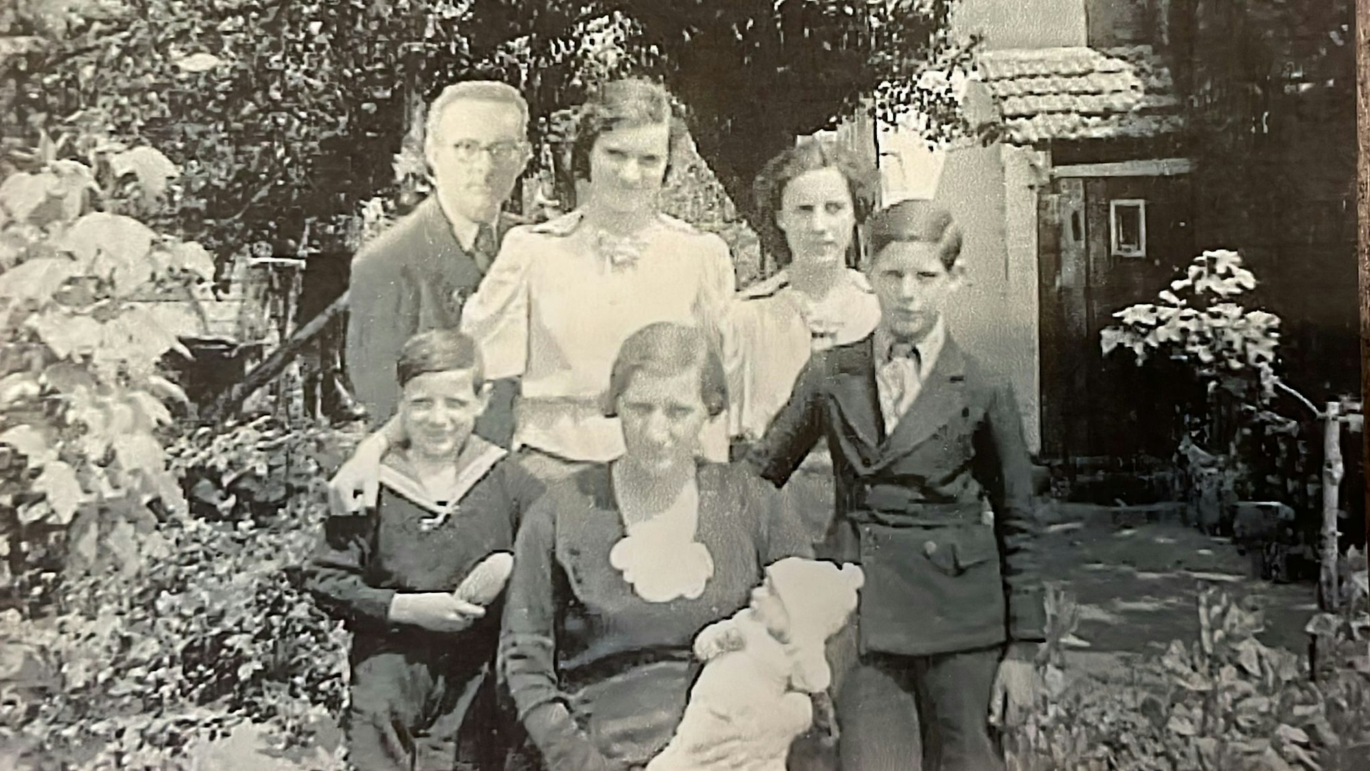 Das Schwarz-Weiß-Foto zeigt Familie Potes 1939.