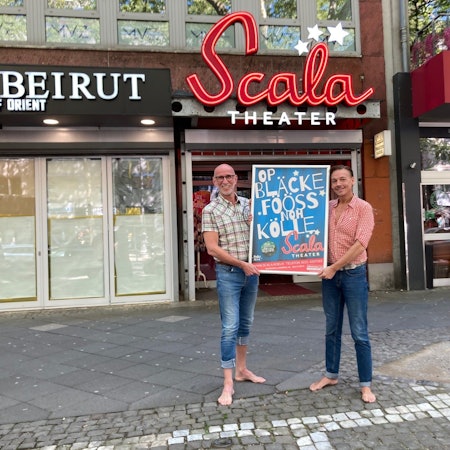 Ralf Borgartz (l.) und Arne Hoffmann stellen im Scala-Theater das Programm für die nächste Spielzeit vor.