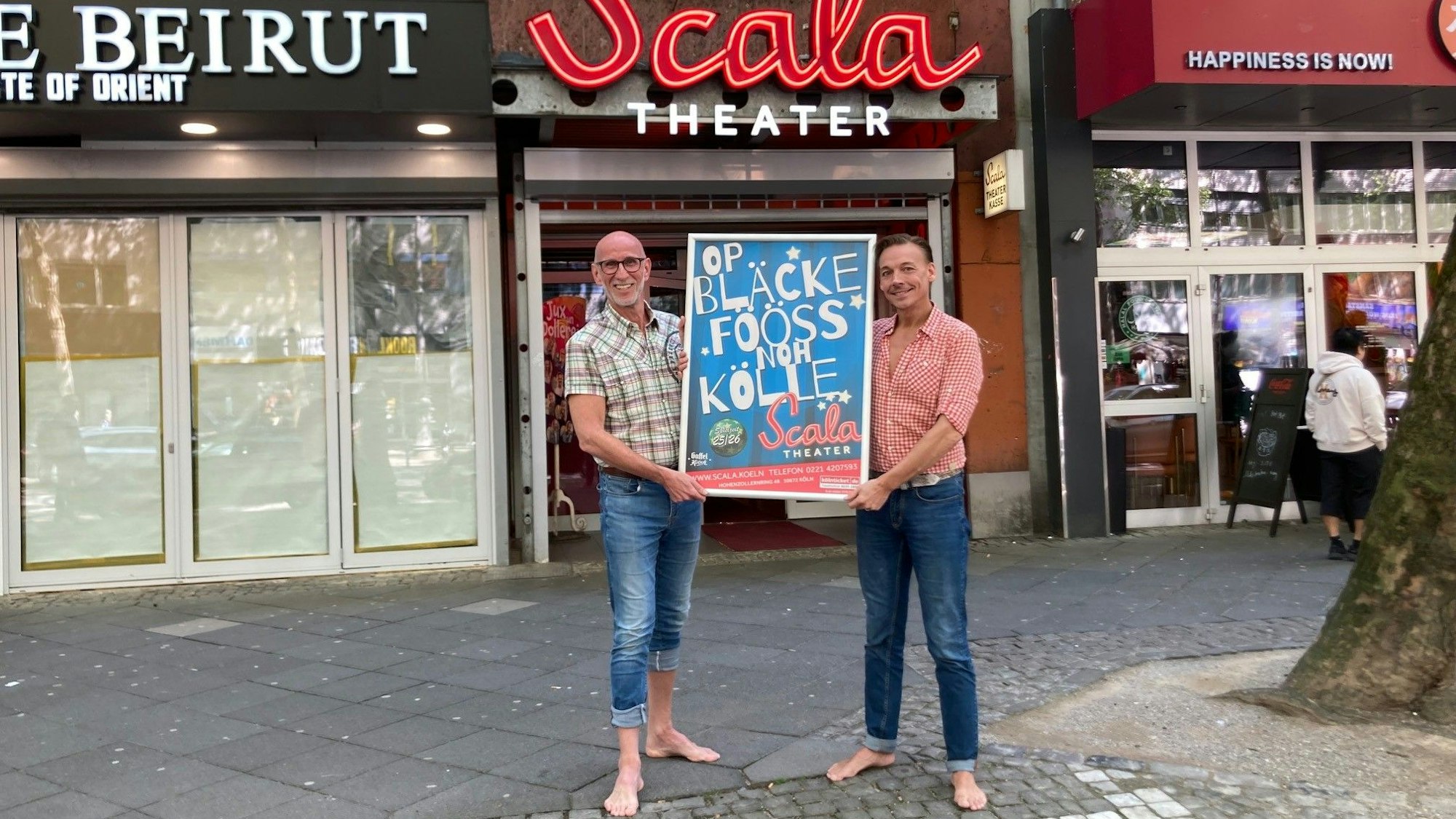Ralf Borgartz (l.) und Arne Hoffmann stellen im Scala-Theater das Programm für die nächste Spielzeit vor.