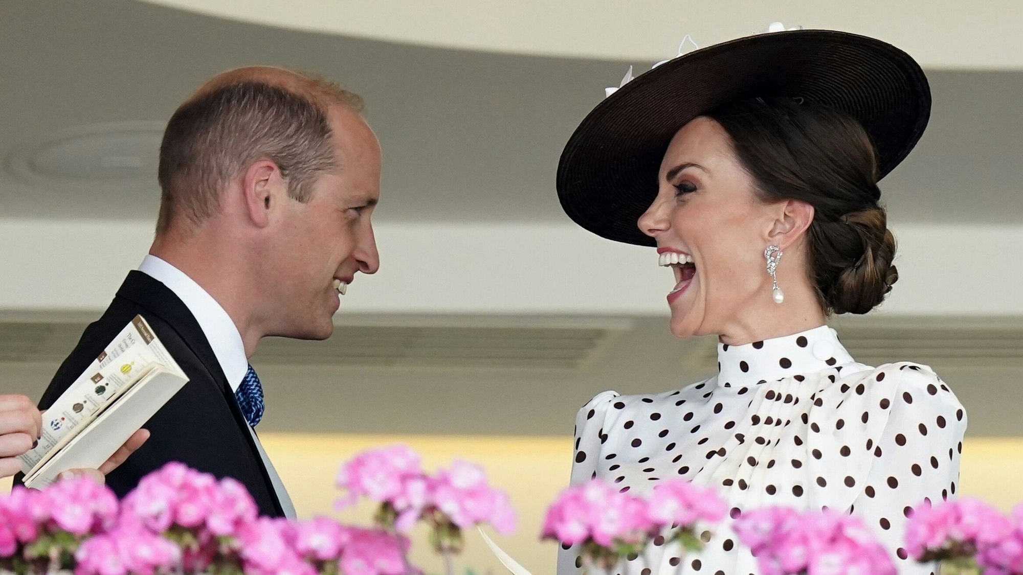 Prinz William, Herzog von Cambridge, und Kate, Herzogin von Cambridge, nehmen am vierten Tag bei den Royal Ascot auf dem Ascot Racecourse.