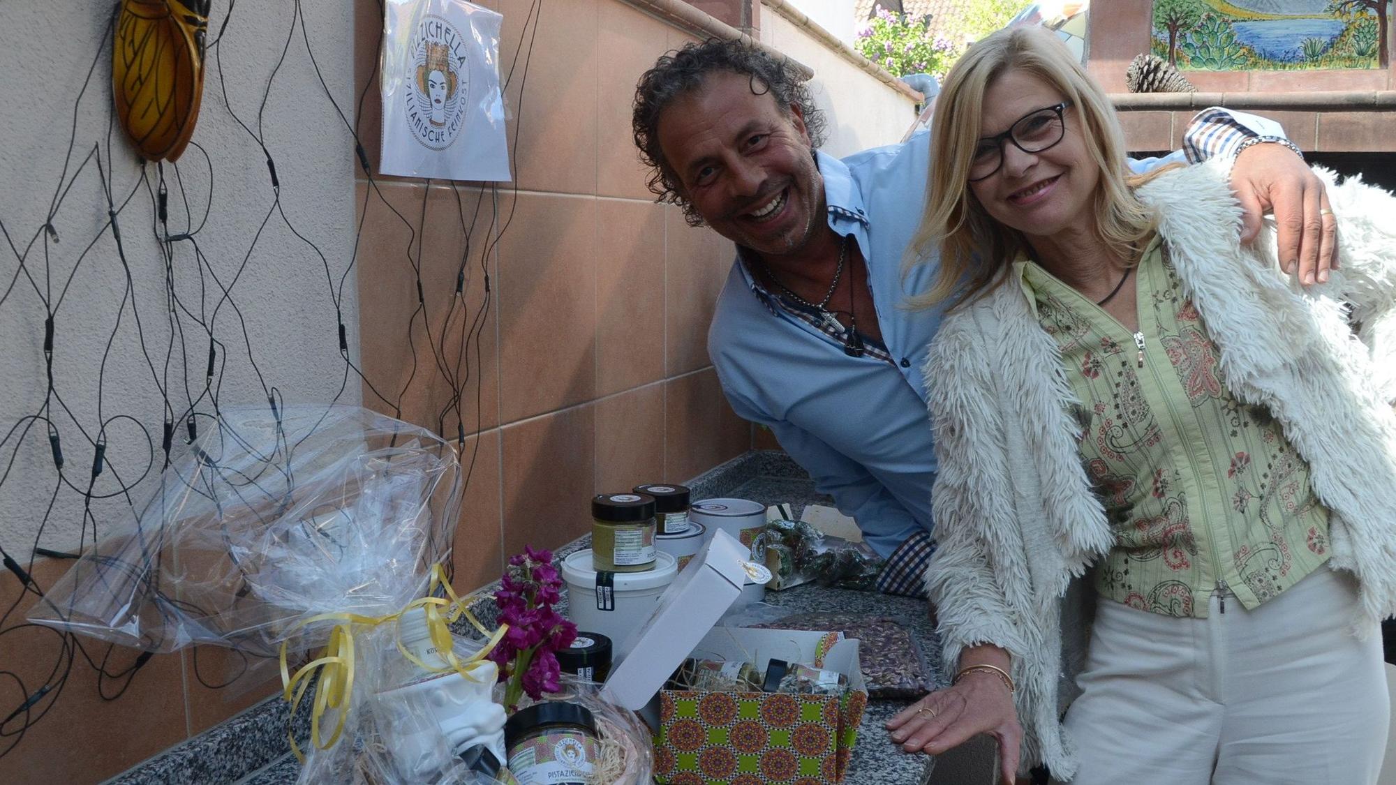 Nunzio Orefice und seine Frau Stephanie haben mit Pizzichella Feinkost ein neues Standbein. Sie importieren Pistazien und Pistazienprodukte aus Bronte am Ätna.