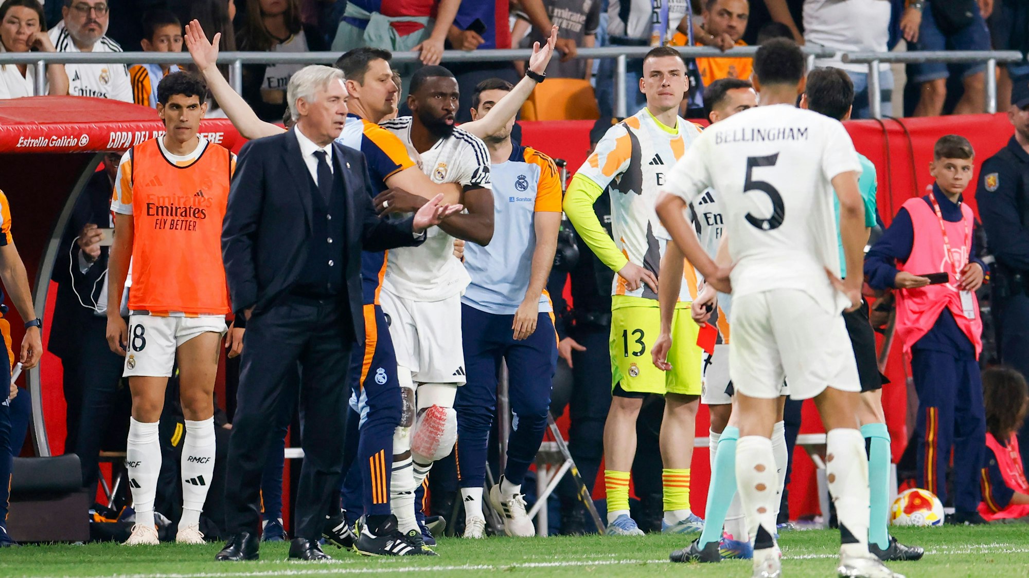 FC Barcelona, Barca v Real Madrid - Copa del Rey Final Antonio Rudiger of Real Madrid argues with the referee during the Final Copa del Rey match between Real Madrid and FC Barcelona at La Cartuja in Seville, Spain, on April 26, 2025. Seville Spain PUBLICATIONxNOTxINxFRA Copyright: xDAXxImagesx originalFilename:daximages-realmadr250426_np96H.jpg