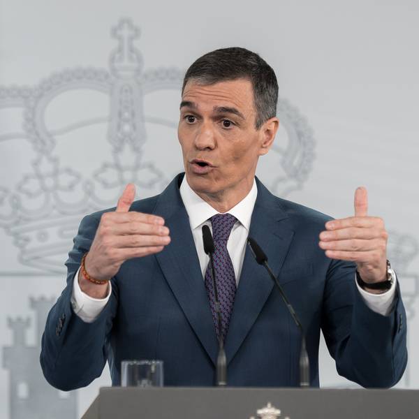 Der Regierungspräsident Pedro Sánchez tritt im Moncloa-Palast vor die Medien. Am 28. April 2025 war es in Spanien und in Portugal zu einem großflächigen Stromausfall gekommen.