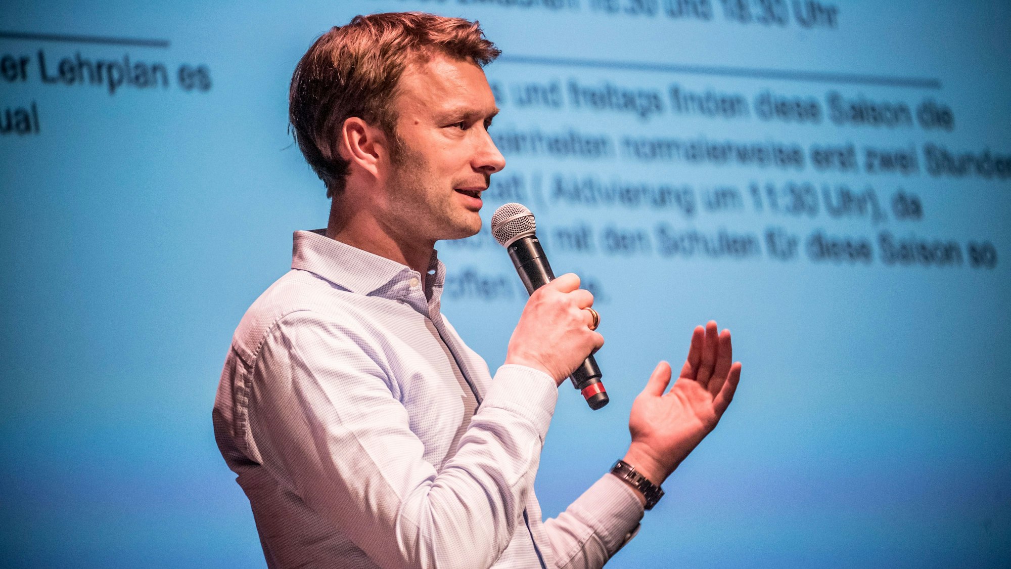 Bürgerversammlung mit BM Daniel Zimmermann 8Monheim) und Bayer 04, Fernando carro, Simon Rolfes und Anne Dannenberg . Foto: Ralf Krieger