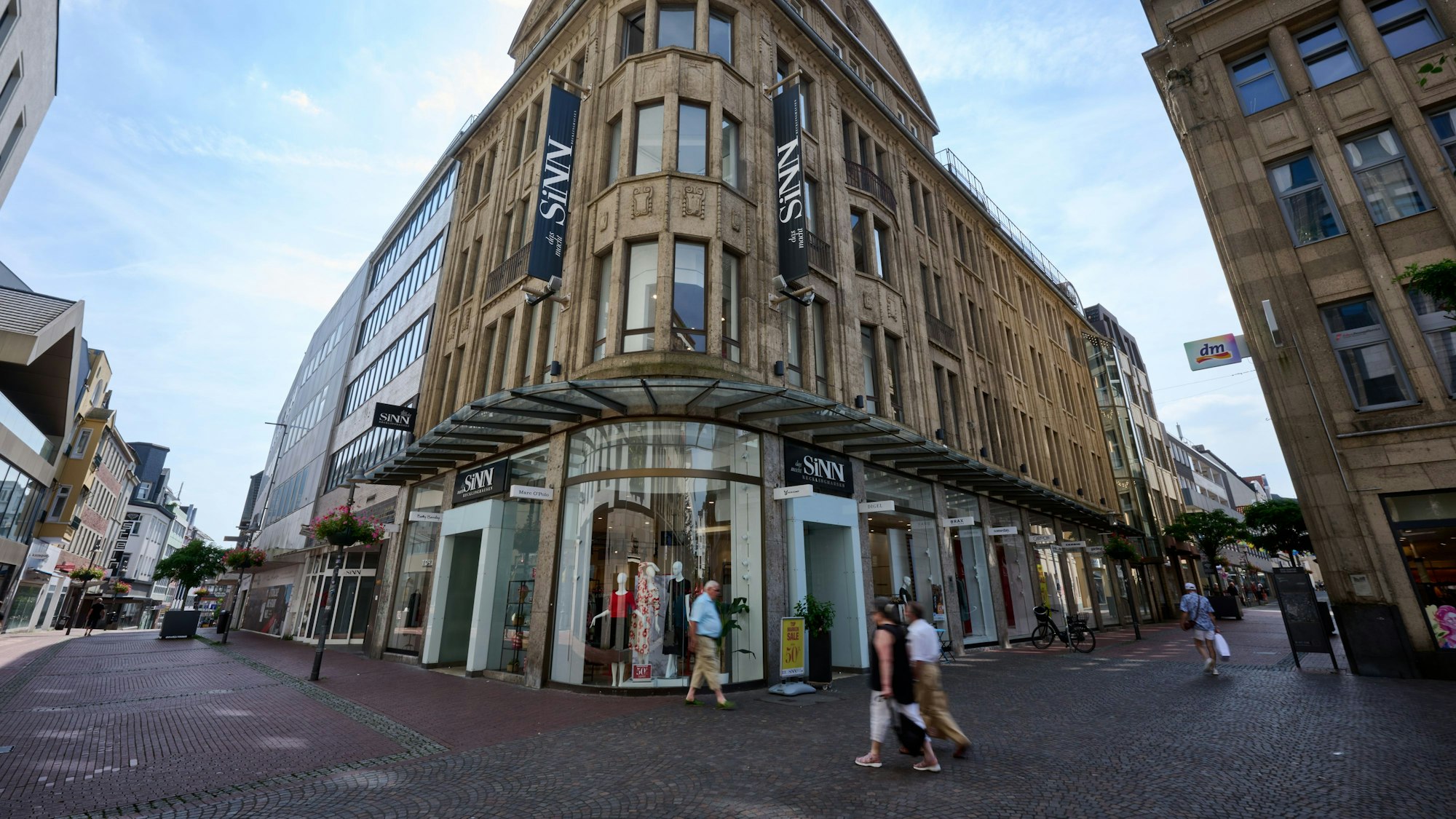 Eine Filiale der Modekette (Archivfoto) in der Innenstadt. Das Unternehmen war bereits mehrfach in Schieflage geraten.