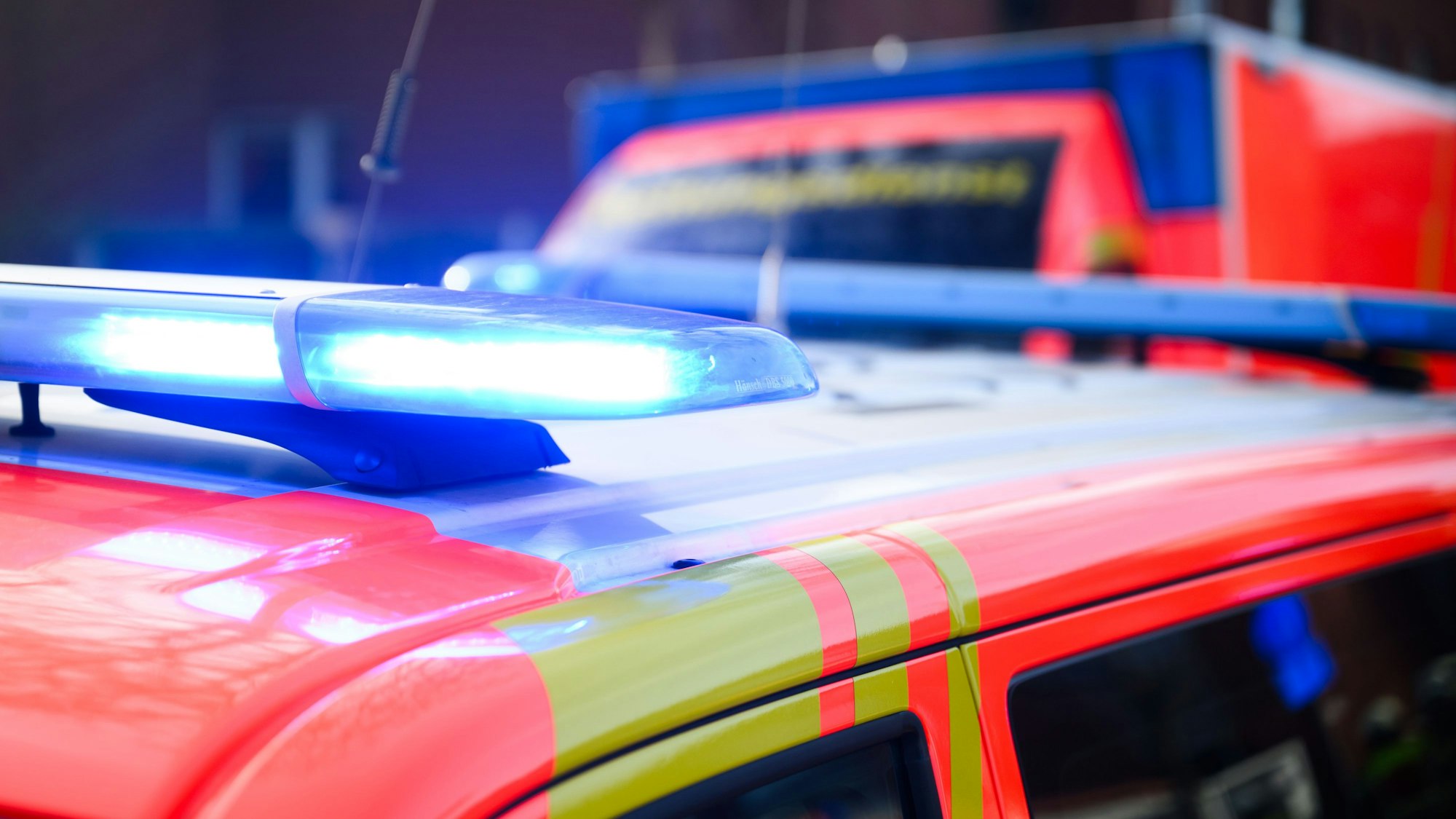 Das Bild zeigt das Blaulicht auf einem Rettungswagen.