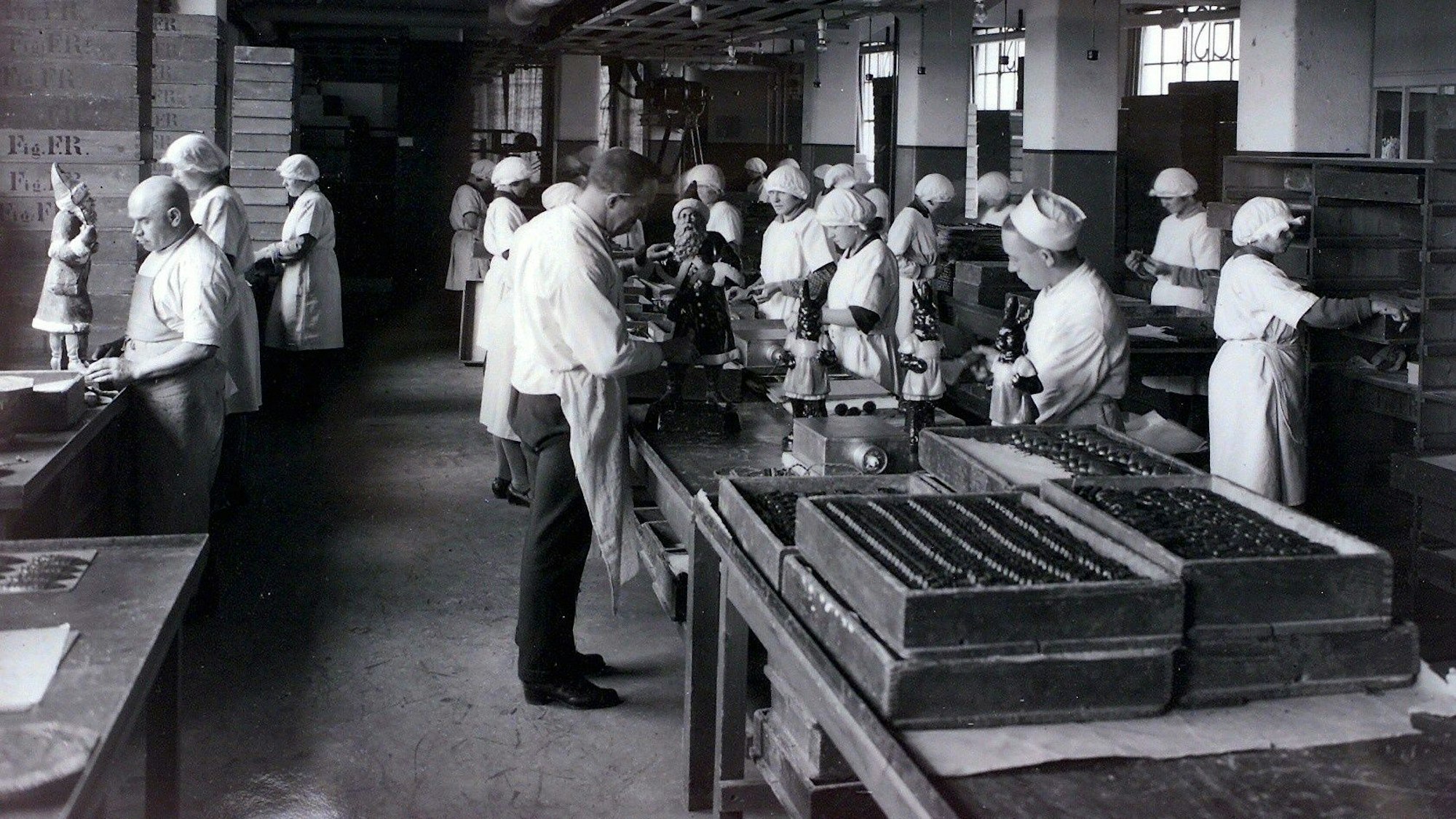 MW// Stollwerck-Repros aus dem Imhoff-Museum in Koeln
Reproduktion / historische Fotos Schokoladenmuseum / Schokoladen - Museum
Foto: Express/ Michael Wand
20020426
EXPRESS Syndication, Amsterdamer Strasse 192, Neven DuMont Haus, 50735 Koeln, Stadtsparkasse Koeln, Kto: 300 12 959, BLZ: 370 501 98, Unbedingt bei Zahlung angeben: Betr.517817, Fon: 0221 / 224 2623, Fax: 0221 / 224 3363, Abdruck nur gegen Honorar und Beleg