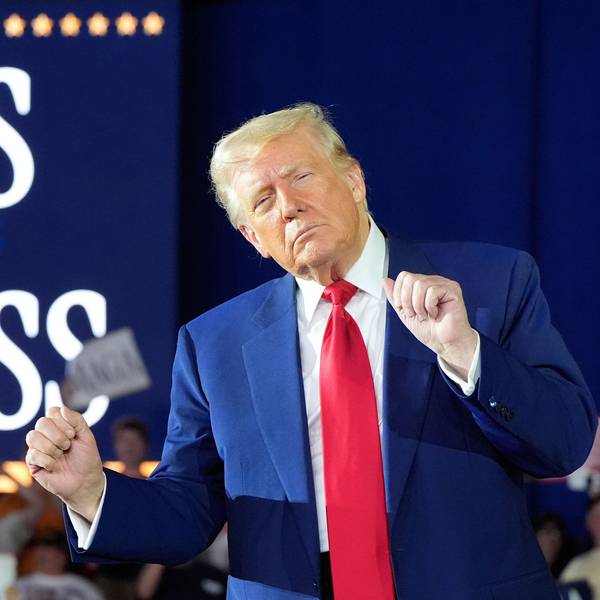 US-Präsident Donald Trump kommt an, um im Macomb County Community College Sports Expo Center über seine ersten 100 Tage im Amt zu sprechen. +++ dpa-Bildfunk +++