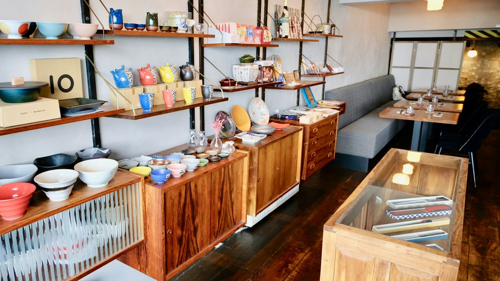Japanische Deko- und Gebrauchsartikel im „Zenkichi“.